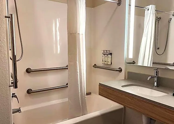 Candlewood By Ihg Hotel